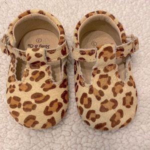 Riley & Co baby girl t-strap shoes. EUC. Size 3